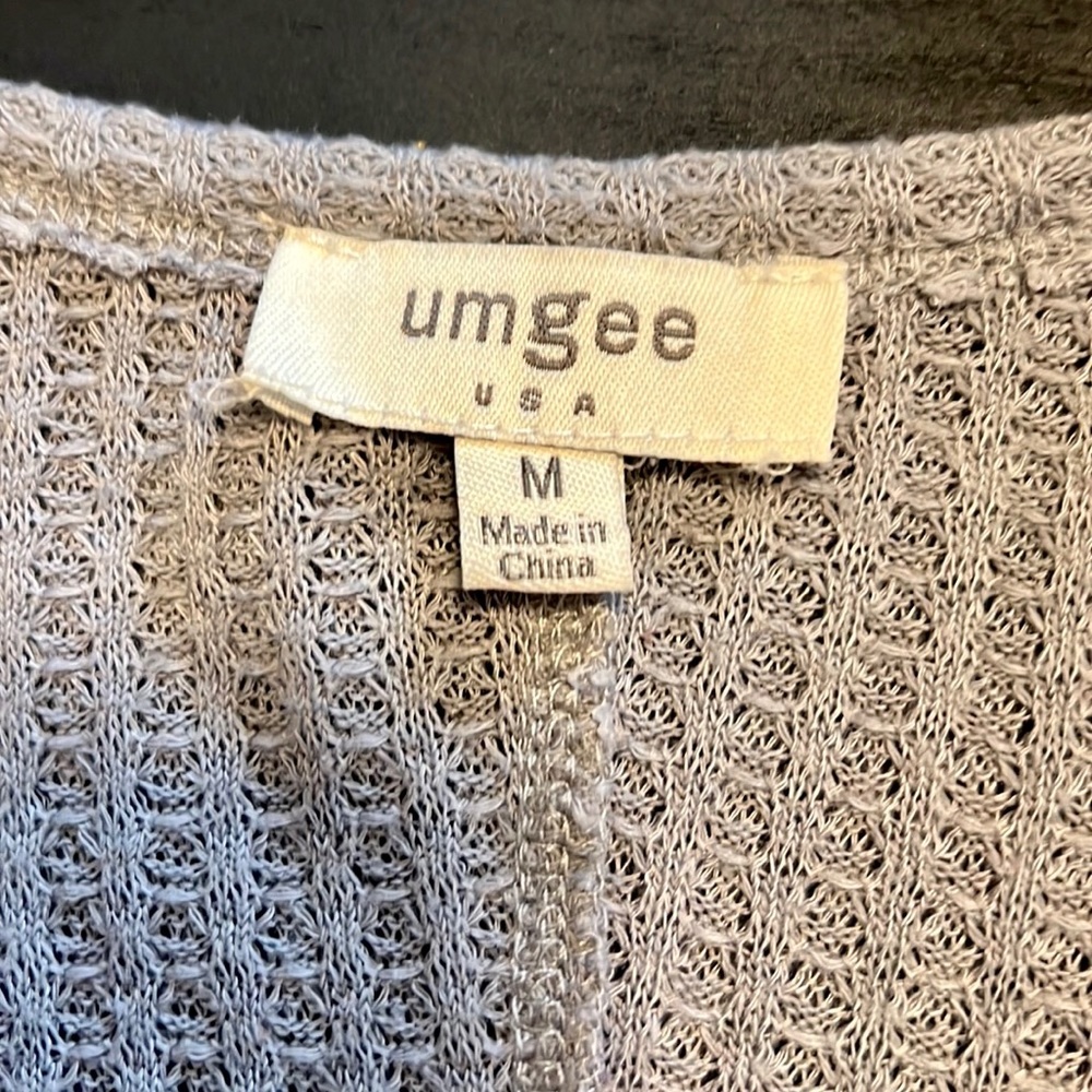 Umgee Hi-Lo Tunic Gray Base with Pretty Navy Red Green Print❤️GREAT CONDITION! - Picture 10 of 11